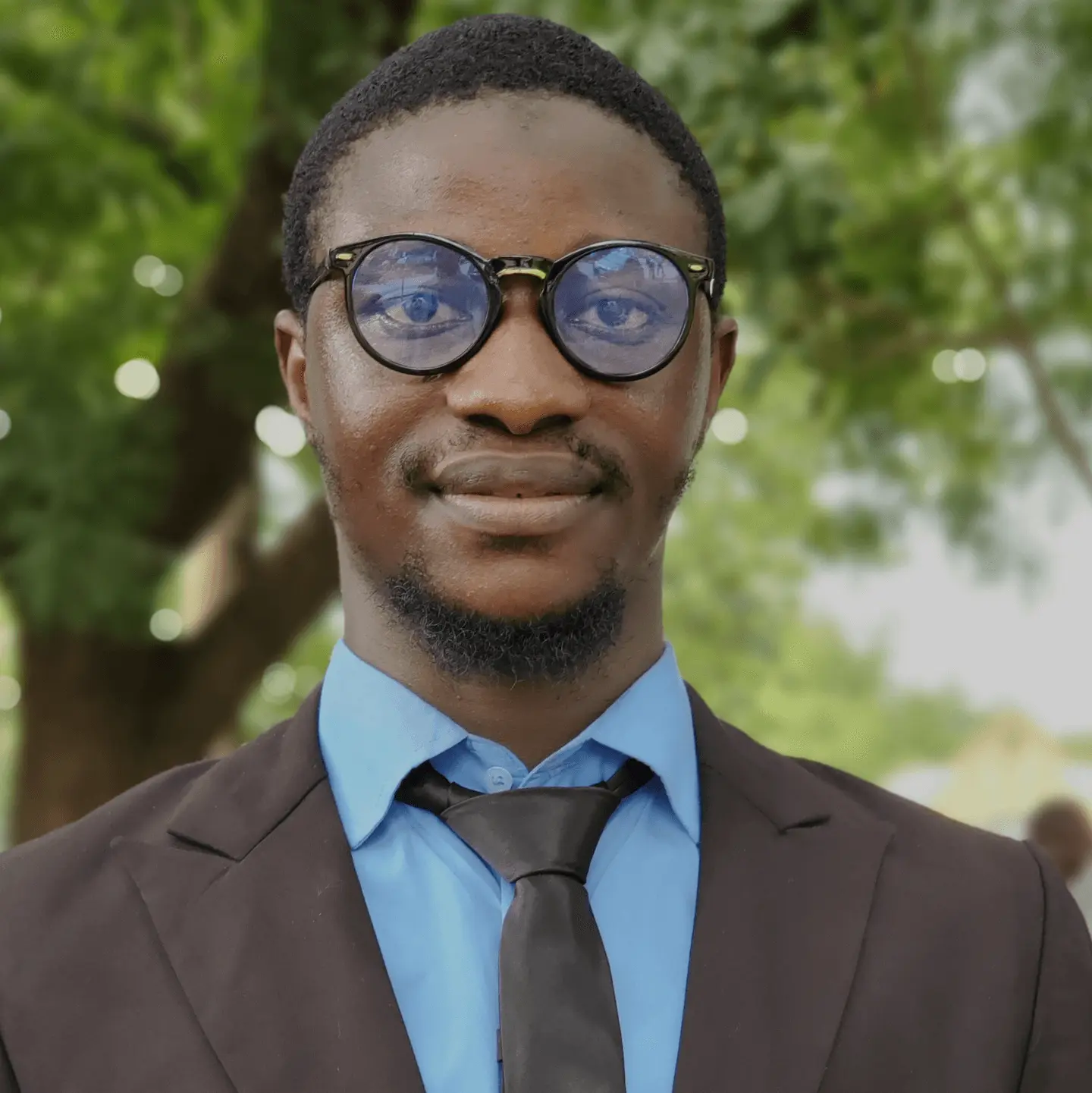 Abdrahman Oladimeji holding a microphone at a session
